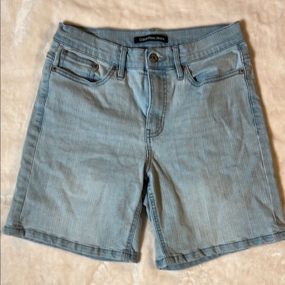 Calvin Klein Women’s Blue Denim Mid-Length Jean Shorts Size 26
